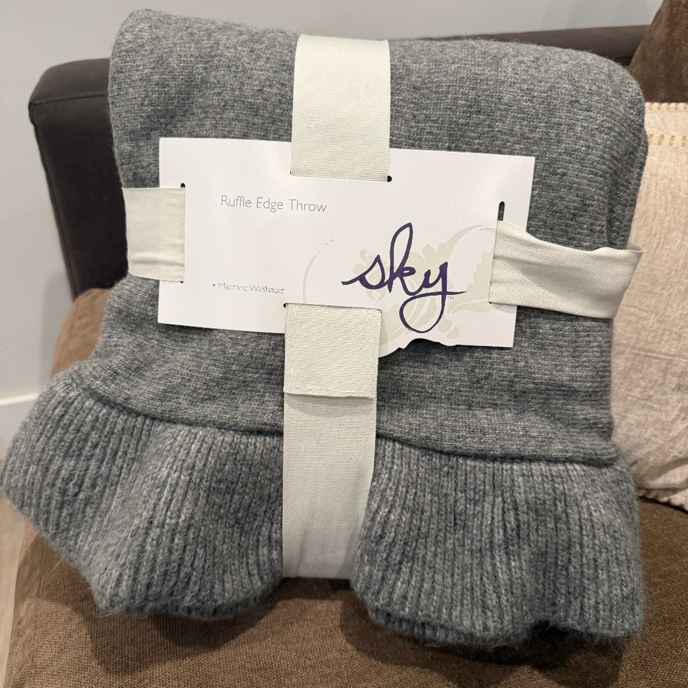 Sky Ruffle Edge Knit Throw, 50 X 70 - Exclusive NWT